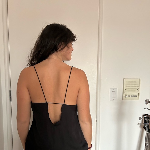 Silky low cut blouse camisole. Super flattering. Urban outfitters - Picture 3 of 3